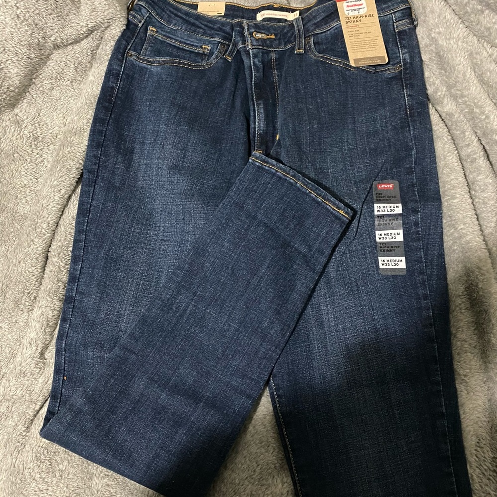 Size 16 high rise skinny jeans, very stretchy.